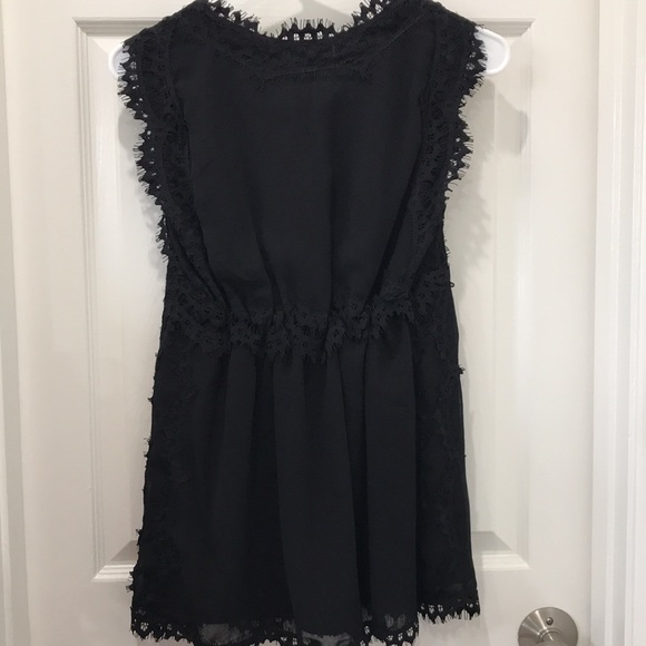 Max Studio lace v-neck tank. Size Small NWT - Picture 2 of 7